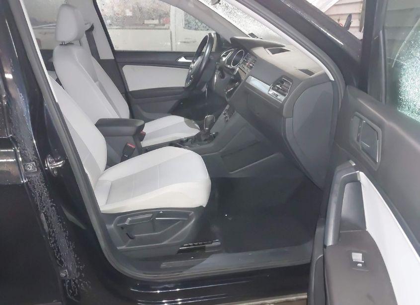Photo 5 of 2019 Volkswagen Tiguan 2.0T SE/2.0T SEL/2.0T SEL R-LINE/2.0T SEL R-LINE BLACK (VIN 3VV2B7AX2KM026205)
