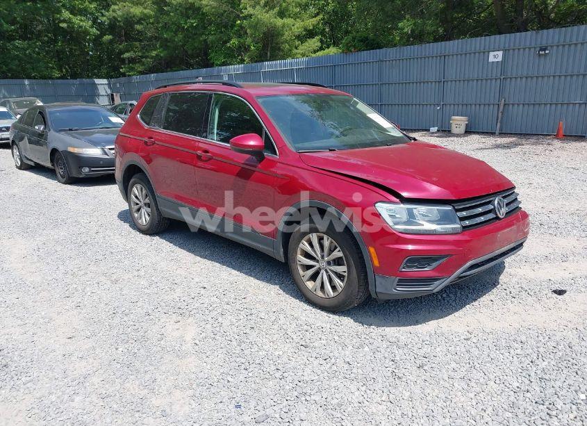 2019 Volkswagen Tiguan 2.0T SE/2.0T SEL/2.0T SEL R-LINE/2.0T SEL R-LINE BLACK (VIN 3VV2B7AX2KM031856) main photo