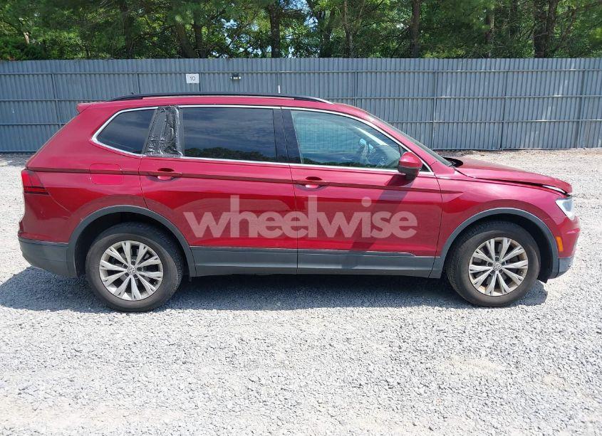 Photo 13 of 2019 Volkswagen Tiguan 2.0T SE/2.0T SEL/2.0T SEL R-LINE/2.0T SEL R-LINE BLACK (VIN 3VV2B7AX2KM031856)