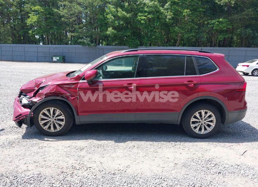 Photo 14 of 2019 Volkswagen Tiguan 2.0T SE/2.0T SEL/2.0T SEL R-LINE/2.0T SEL R-LINE BLACK (VIN 3VV2B7AX2KM031856)