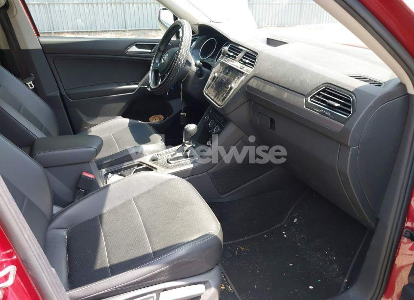 Photo 5 of 2019 Volkswagen Tiguan 2.0T SE/2.0T SEL/2.0T SEL R-LINE/2.0T SEL R-LINE BLACK (VIN 3VV2B7AX2KM031856)