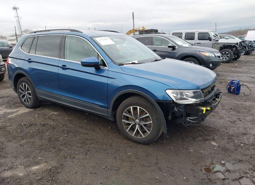 2019 Volkswagen Tiguan 2.0T SE/2.0T SEL/2.0T SEL R-LINE/2.0T SEL R-LINE BLACK (VIN 3VV2B7AX2KM069331) main photo