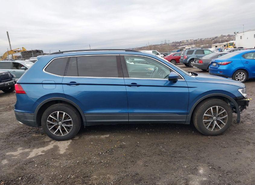 Photo 13 of 2019 Volkswagen Tiguan 2.0T SE/2.0T SEL/2.0T SEL R-LINE/2.0T SEL R-LINE BLACK (VIN 3VV2B7AX2KM069331)