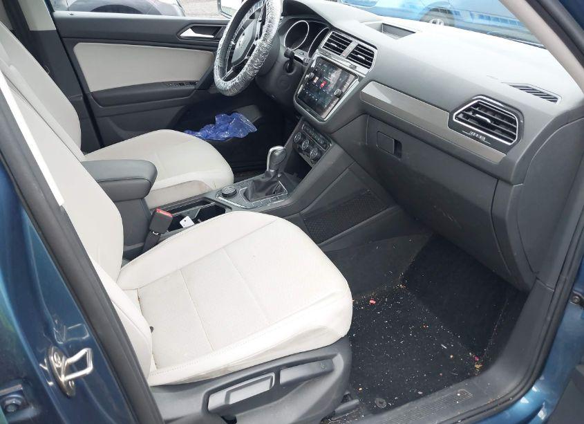 Photo 5 of 2019 Volkswagen Tiguan 2.0T SE/2.0T SEL/2.0T SEL R-LINE/2.0T SEL R-LINE BLACK (VIN 3VV2B7AX2KM069331)