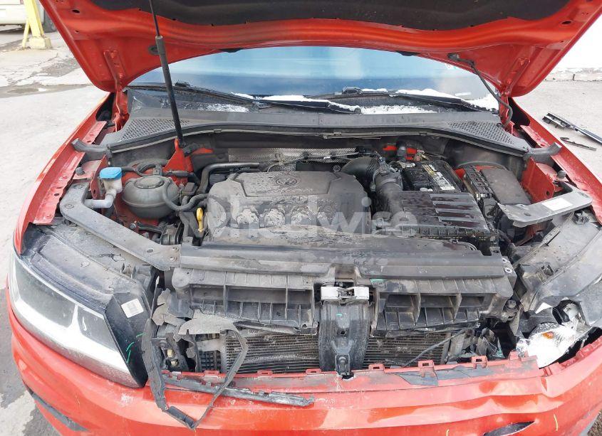 Photo 10 of 2019 Volkswagen Tiguan 2.0T SE/2.0T SEL/2.0T SEL R-LINE/2.0T SEL R-LINE BLACK (VIN 3VV2B7AX2KM076487)