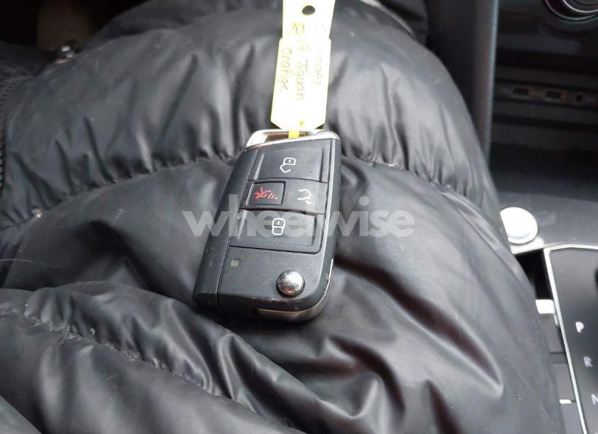 Photo 11 of 2019 Volkswagen Tiguan 2.0T SE/2.0T SEL/2.0T SEL R-LINE/2.0T SEL R-LINE BLACK (VIN 3VV2B7AX2KM076487)