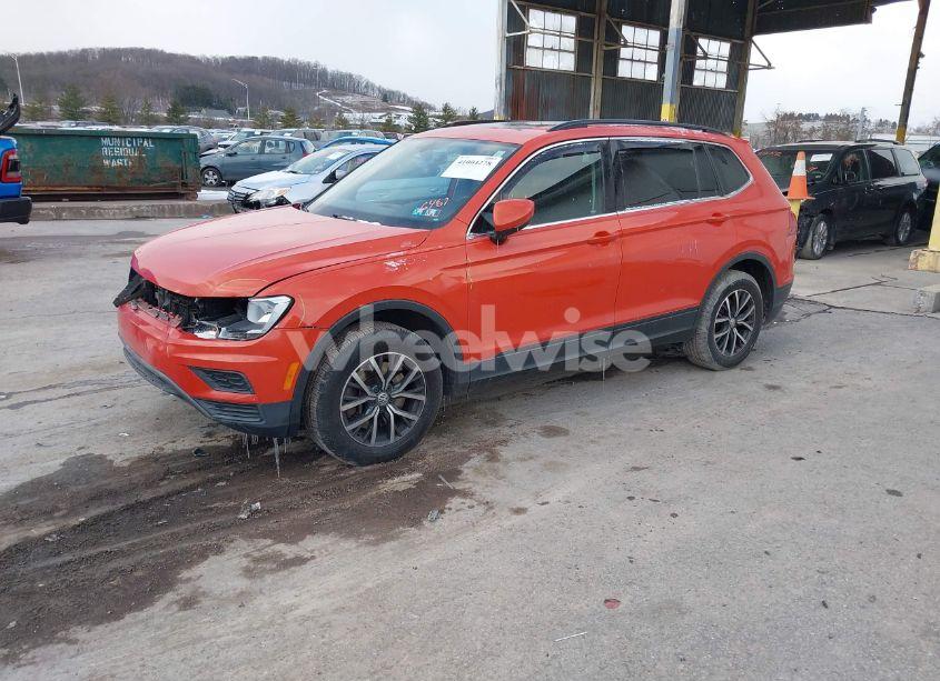 Photo 2 of 2019 Volkswagen Tiguan 2.0T SE/2.0T SEL/2.0T SEL R-LINE/2.0T SEL R-LINE BLACK (VIN 3VV2B7AX2KM076487)