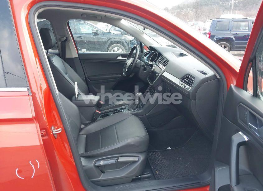 Photo 5 of 2019 Volkswagen Tiguan 2.0T SE/2.0T SEL/2.0T SEL R-LINE/2.0T SEL R-LINE BLACK (VIN 3VV2B7AX2KM076487)