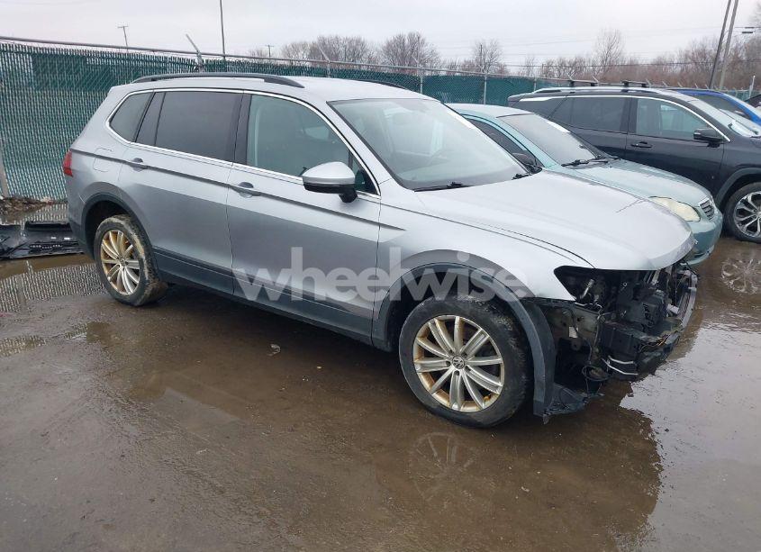 2019 Volkswagen Tiguan 2.0T SE/2.0T SEL/2.0T SEL R-LINE/2.0T SEL R-LINE BLACK (VIN 3VV2B7AX2KM106118) main photo