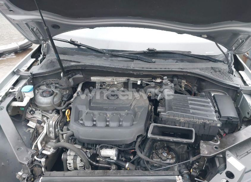 Photo 10 of 2019 Volkswagen Tiguan 2.0T SE/2.0T SEL/2.0T SEL R-LINE/2.0T SEL R-LINE BLACK (VIN 3VV2B7AX2KM106118)