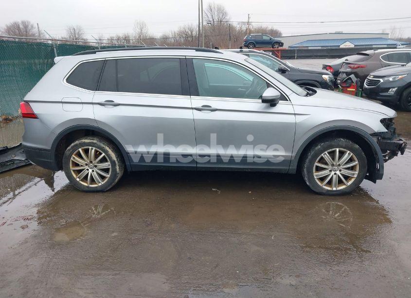 Photo 14 of 2019 Volkswagen Tiguan 2.0T SE/2.0T SEL/2.0T SEL R-LINE/2.0T SEL R-LINE BLACK (VIN 3VV2B7AX2KM106118)