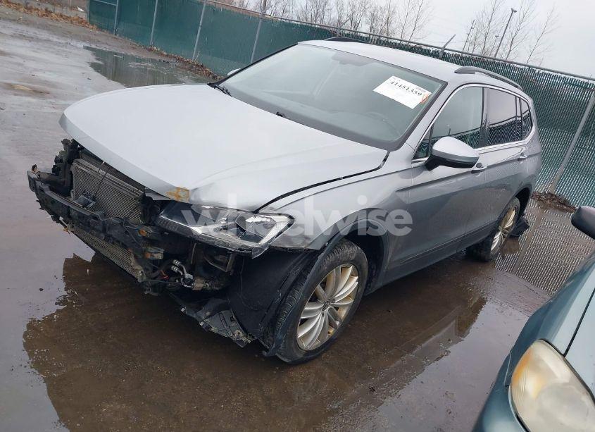 Photo 2 of 2019 Volkswagen Tiguan 2.0T SE/2.0T SEL/2.0T SEL R-LINE/2.0T SEL R-LINE BLACK (VIN 3VV2B7AX2KM106118)