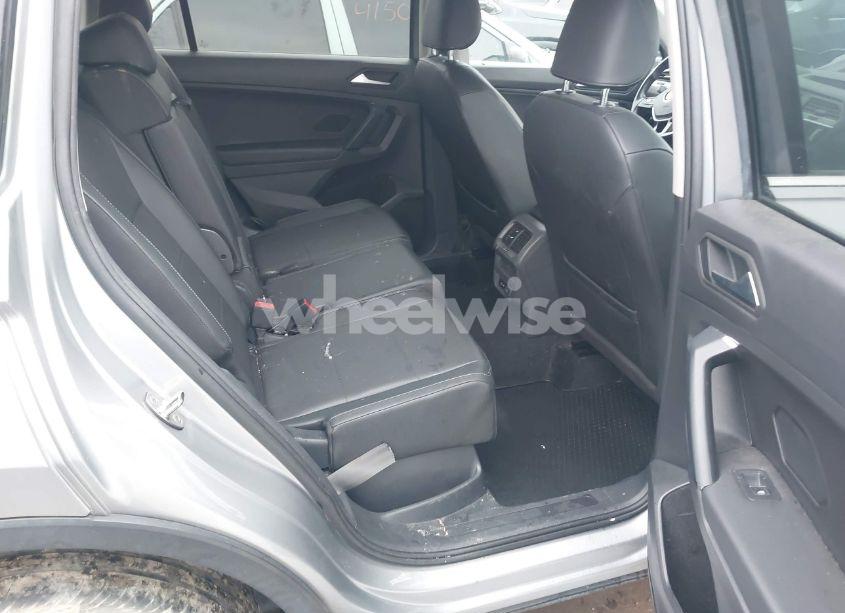 Photo 8 of 2019 Volkswagen Tiguan 2.0T SE/2.0T SEL/2.0T SEL R-LINE/2.0T SEL R-LINE BLACK (VIN 3VV2B7AX2KM106118)