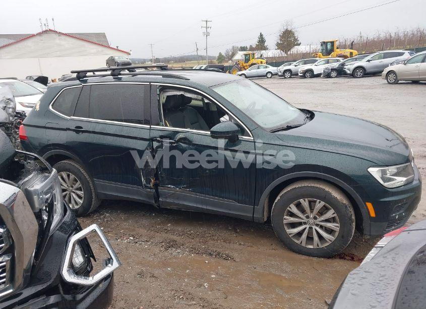 Photo 13 of 2019 Volkswagen Tiguan 2.0T SE/2.0T SEL/2.0T SEL R-LINE/2.0T SEL R-LINE BLACK (VIN 3VV2B7AX2KM108208)