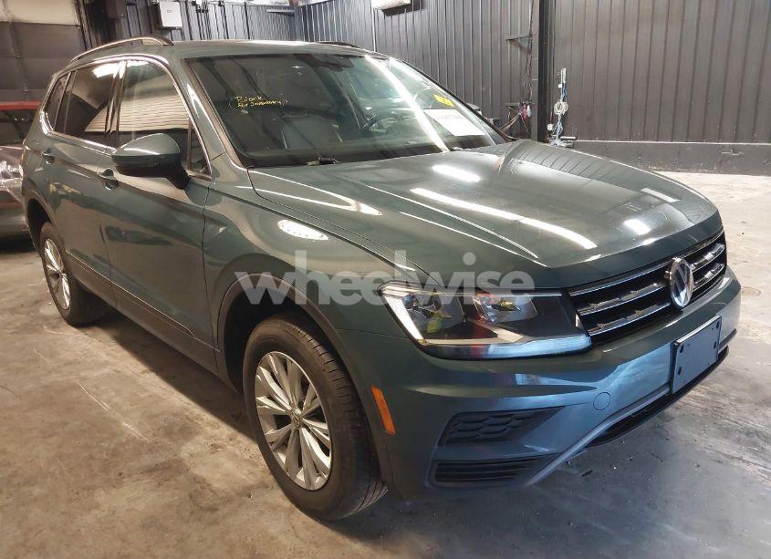 2019 Volkswagen Tiguan 2.0T SE/2.0T SEL/2.0T SEL R-LINE/2.0T SEL R-LINE BLACK (VIN 3VV2B7AX2KM108659) main photo