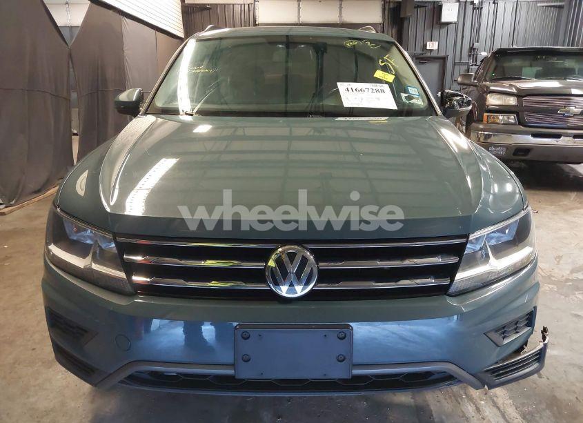 Photo 12 of 2019 Volkswagen Tiguan 2.0T SE/2.0T SEL/2.0T SEL R-LINE/2.0T SEL R-LINE BLACK (VIN 3VV2B7AX2KM108659)