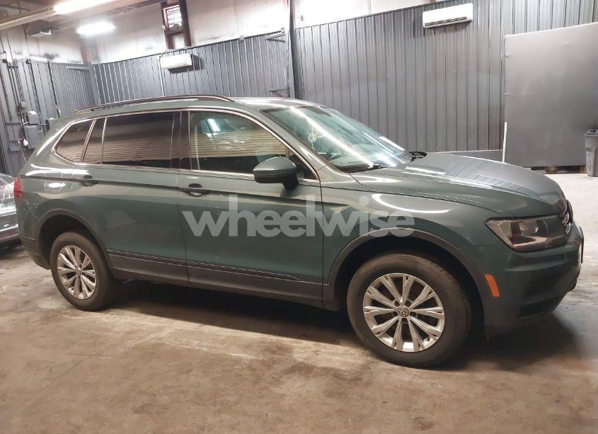 Photo 13 of 2019 Volkswagen Tiguan 2.0T SE/2.0T SEL/2.0T SEL R-LINE/2.0T SEL R-LINE BLACK (VIN 3VV2B7AX2KM108659)