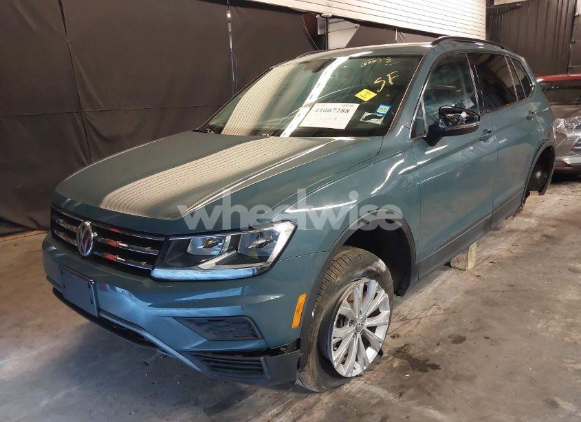 Photo 2 of 2019 Volkswagen Tiguan 2.0T SE/2.0T SEL/2.0T SEL R-LINE/2.0T SEL R-LINE BLACK (VIN 3VV2B7AX2KM108659)