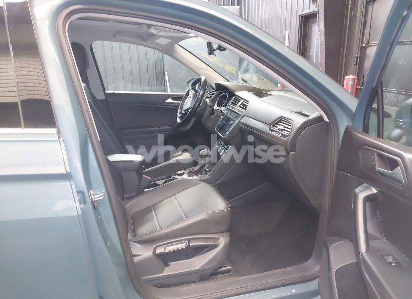 Photo 5 of 2019 Volkswagen Tiguan 2.0T SE/2.0T SEL/2.0T SEL R-LINE/2.0T SEL R-LINE BLACK (VIN 3VV2B7AX2KM108659)