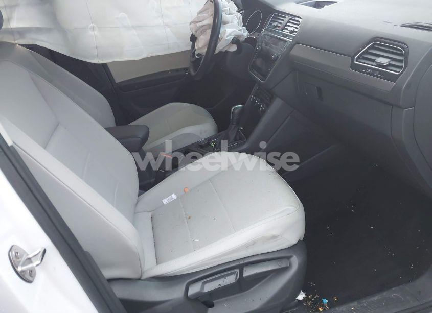 Photo 5 of 2020 Volkswagen Tiguan 2.0T SE/2.0T SE R-LINE BLACK/2.0T SEL (VIN 3VV2B7AX2LM014119)