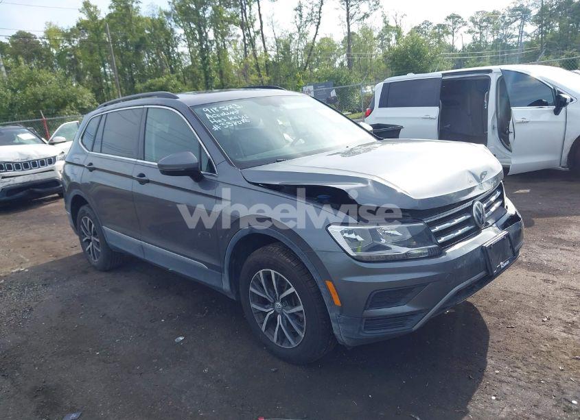 2020 Volkswagen Tiguan 2.0T SE/2.0T SE R-LINE BLACK/2.0T SEL (VIN 3VV2B7AX2LM030790) main photo