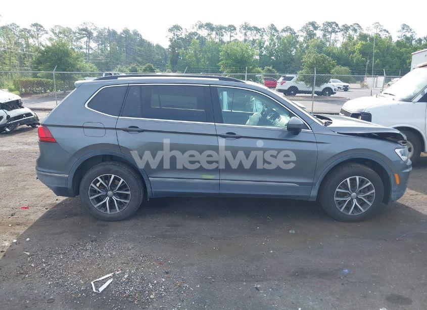 Photo 13 of 2020 Volkswagen Tiguan 2.0T SE/2.0T SE R-LINE BLACK/2.0T SEL (VIN 3VV2B7AX2LM030790)