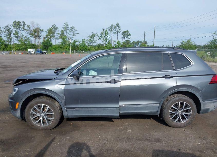 Photo 14 of 2020 Volkswagen Tiguan 2.0T SE/2.0T SE R-LINE BLACK/2.0T SEL (VIN 3VV2B7AX2LM030790)