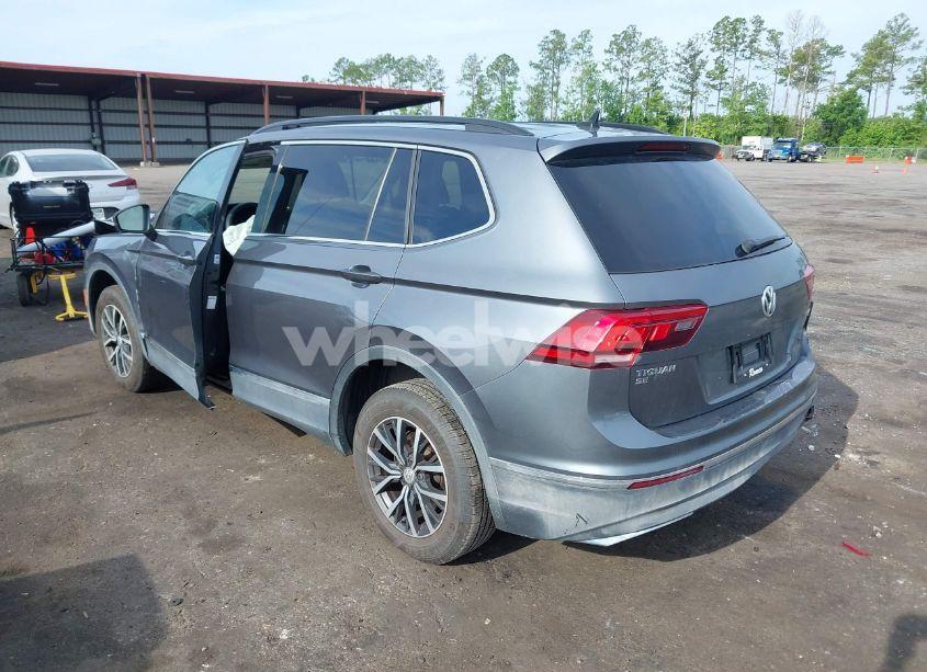 Photo 3 of 2020 Volkswagen Tiguan 2.0T SE/2.0T SE R-LINE BLACK/2.0T SEL (VIN 3VV2B7AX2LM030790)