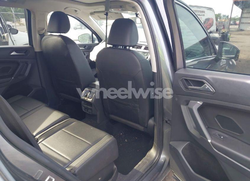 Photo 8 of 2020 Volkswagen Tiguan 2.0T SE/2.0T SE R-LINE BLACK/2.0T SEL (VIN 3VV2B7AX2LM030790)