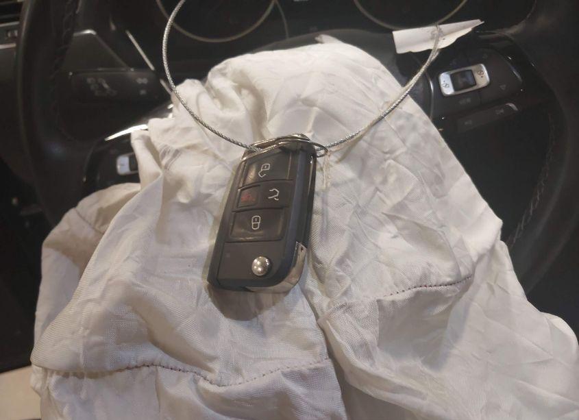 Photo 11 of 2020 Volkswagen Tiguan 2.0T SE/2.0T SE R-LINE BLACK/2.0T SEL (VIN 3VV2B7AX2LM117623)