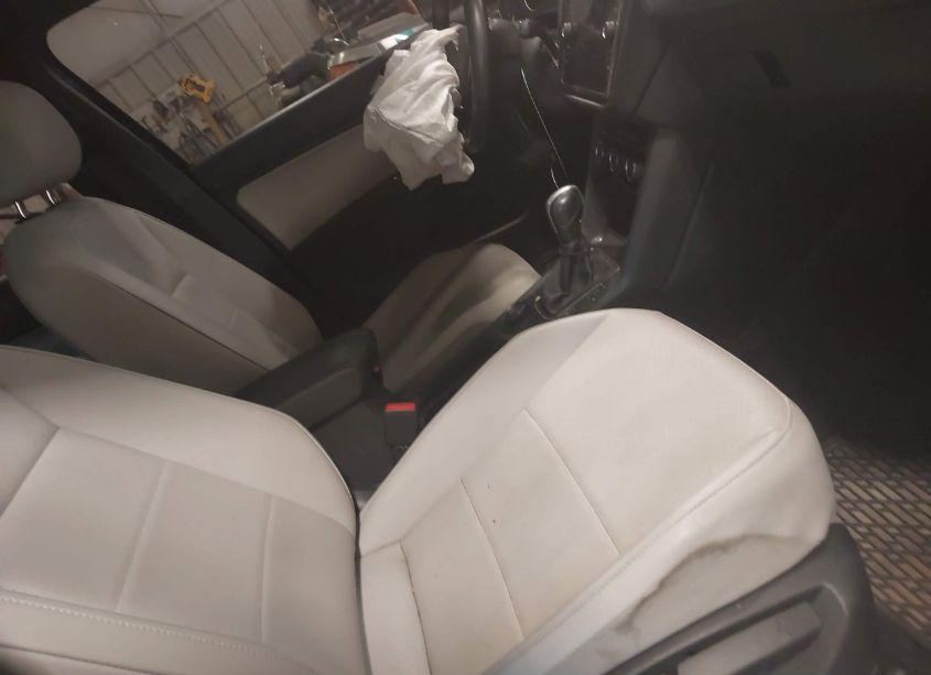 Photo 5 of 2020 Volkswagen Tiguan 2.0T SE/2.0T SE R-LINE BLACK/2.0T SEL (VIN 3VV2B7AX2LM117623)