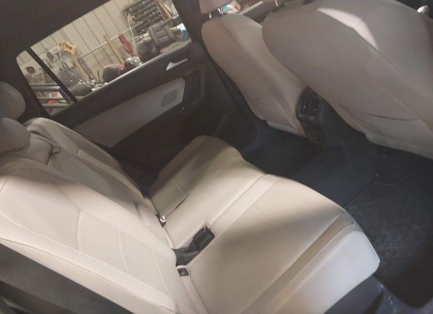 Photo 8 of 2020 Volkswagen Tiguan 2.0T SE/2.0T SE R-LINE BLACK/2.0T SEL (VIN 3VV2B7AX2LM117623)