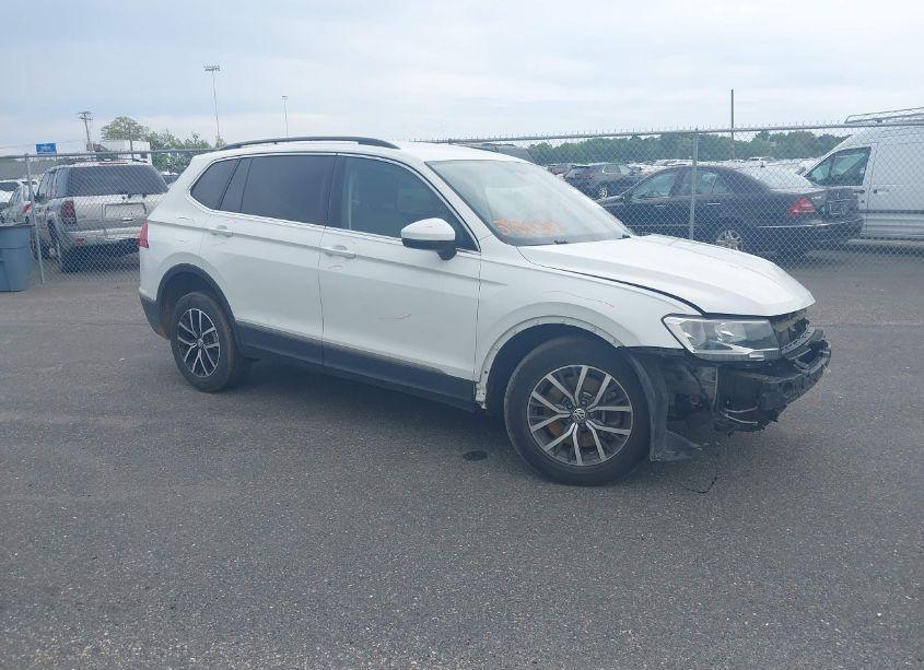 2021 Volkswagen Tiguan 2.0T SE/2.0T SE R-LINE BLACK/2.0T SEL (VIN 3VV2B7AX2MM064052) main photo