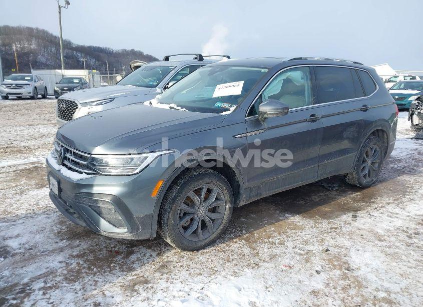 Photo 2 of 2022 Volkswagen Tiguan 2.0T SE (VIN 3VV2B7AX2NM094136)