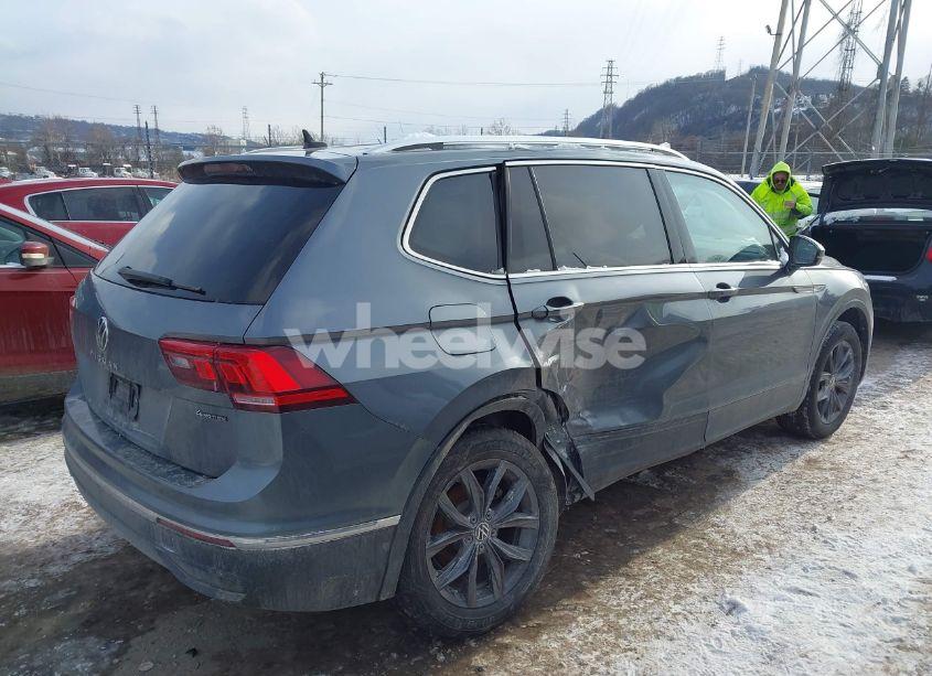 Photo 4 of 2022 Volkswagen Tiguan 2.0T SE (VIN 3VV2B7AX2NM094136)