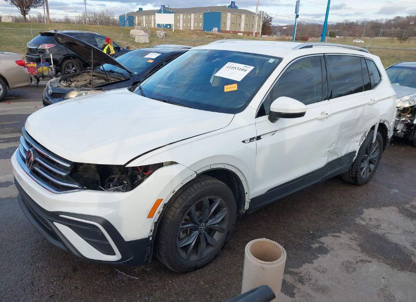 Photo 2 of 2022 Volkswagen Tiguan 2.0T SE (VIN 3VV2B7AX2NM123540)