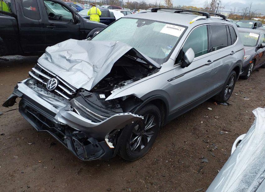 Photo 2 of 2024 Volkswagen Tiguan 2.0T SE/WOLFSBURG EDITION (VIN 3VV2B7AX2RM006305)