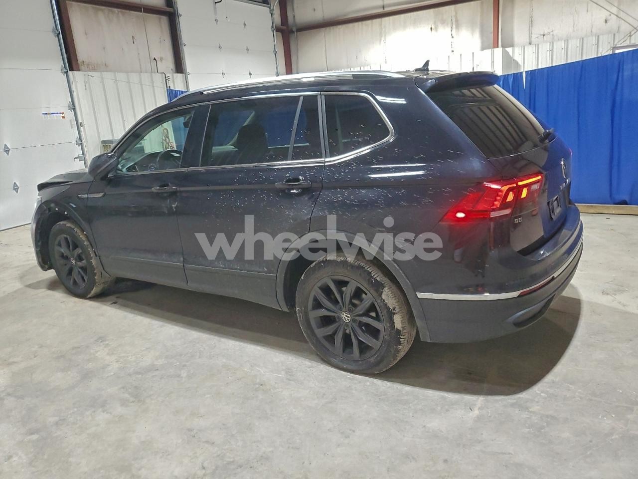 Photo 2 of 2024 VOLKSWAGEN TIGUAN SE (VIN 3VV2B7AX2RM045282)