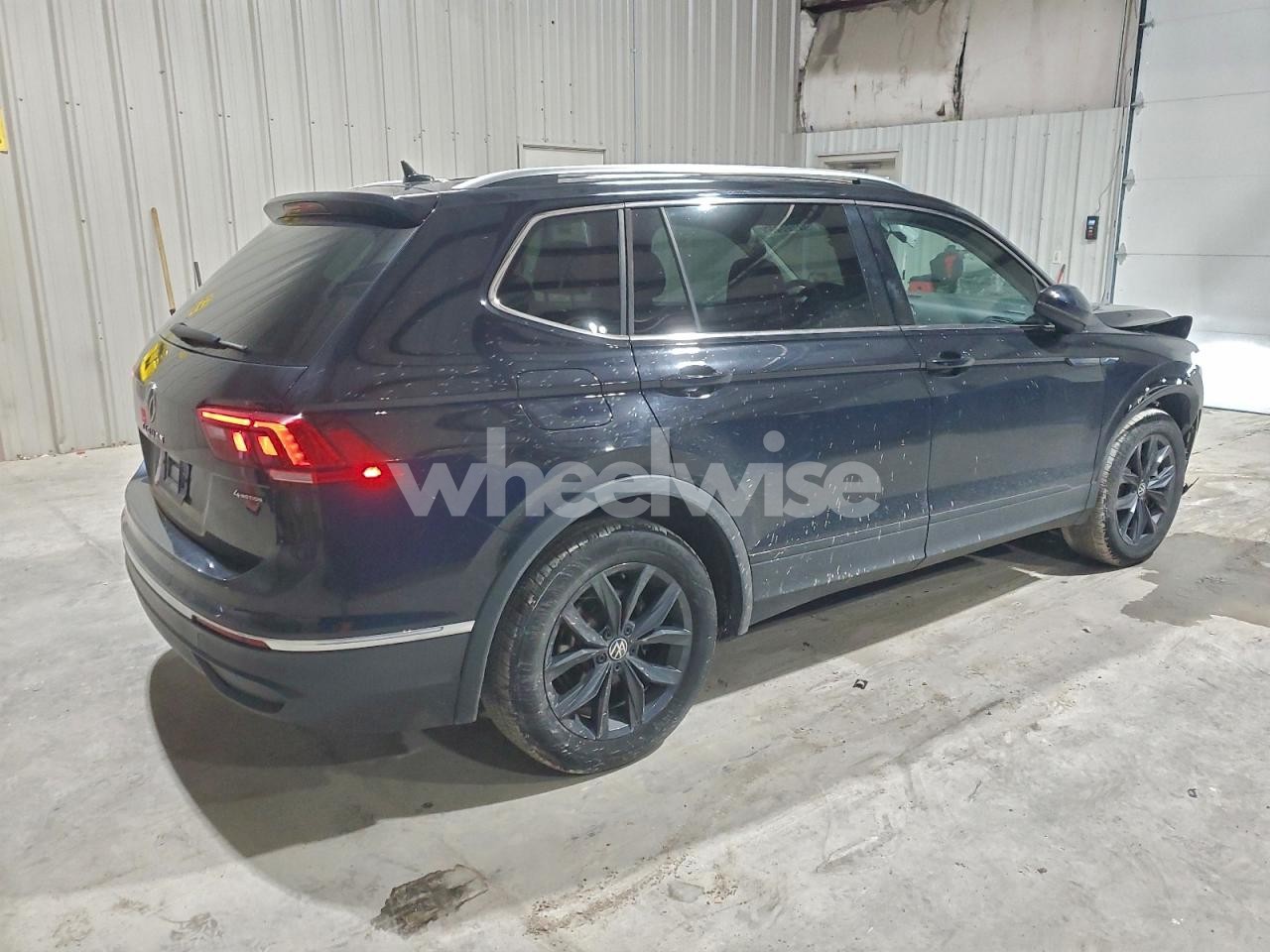 Photo 3 of 2024 VOLKSWAGEN TIGUAN SE (VIN 3VV2B7AX2RM045282)