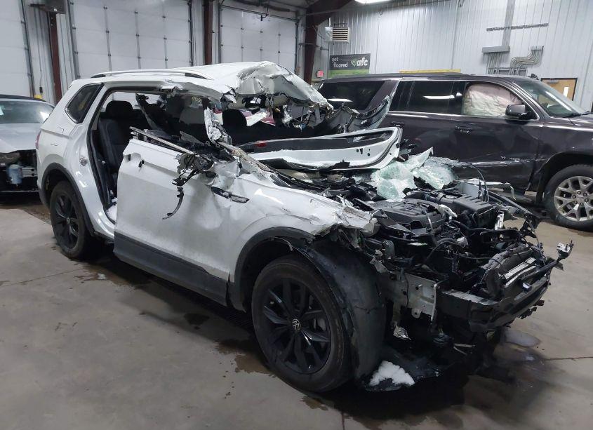 2024 Volkswagen Tiguan 2.0T SE/WOLFSBURG EDITION (VIN 3VV2B7AX2RM132034) main photo