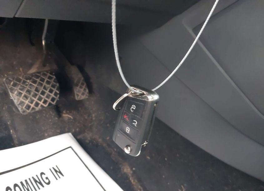 Photo 11 of 2018 Volkswagen Tiguan 2.0T SE/2.0T SEL (VIN 3VV2B7AX3JM037874)