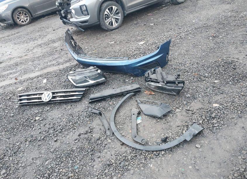 Photo 12 of 2018 Volkswagen Tiguan 2.0T SE/2.0T SEL (VIN 3VV2B7AX3JM037874)