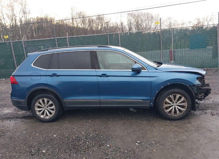 Photo 14 of 2018 Volkswagen Tiguan 2.0T SE/2.0T SEL (VIN 3VV2B7AX3JM037874)
