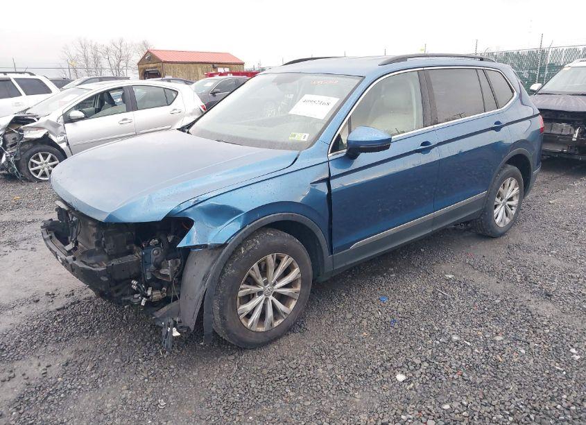 Photo 2 of 2018 Volkswagen Tiguan 2.0T SE/2.0T SEL (VIN 3VV2B7AX3JM037874)