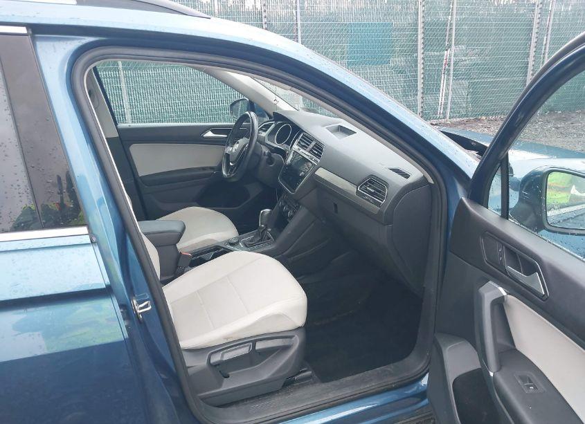Photo 5 of 2018 Volkswagen Tiguan 2.0T SE/2.0T SEL (VIN 3VV2B7AX3JM037874)