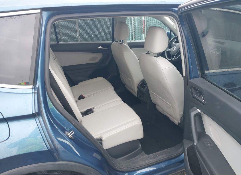Photo 8 of 2018 Volkswagen Tiguan 2.0T SE/2.0T SEL (VIN 3VV2B7AX3JM037874)