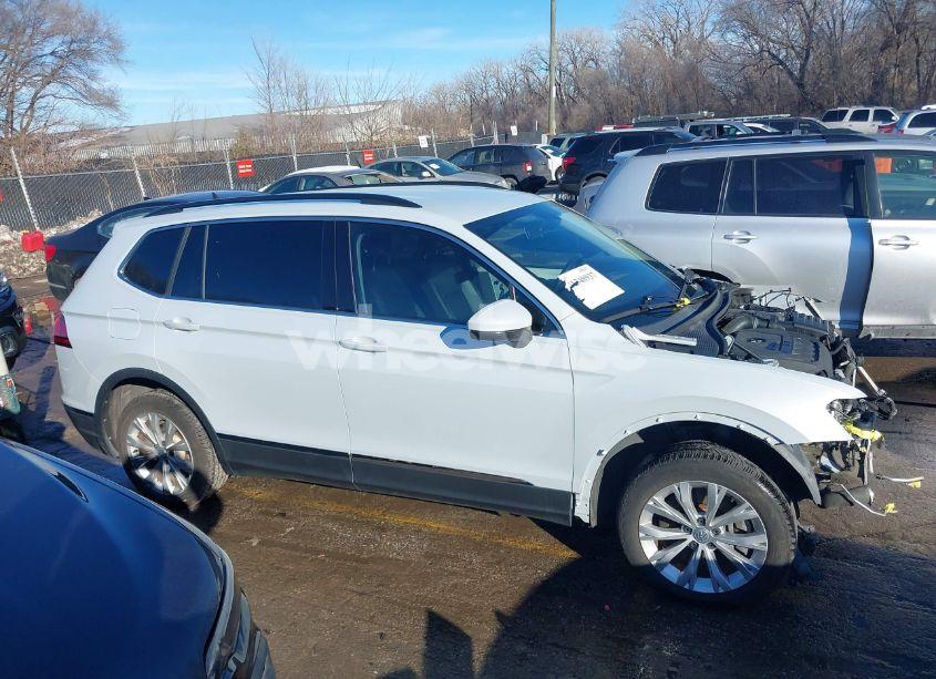 Photo 14 of 2018 Volkswagen Tiguan 2.0T SE/2.0T SEL (VIN 3VV2B7AX3JM072219)