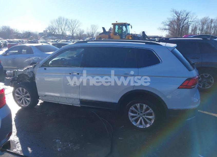 Photo 15 of 2018 Volkswagen Tiguan 2.0T SE/2.0T SEL (VIN 3VV2B7AX3JM072219)