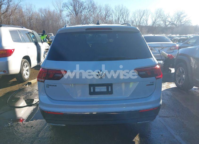 Photo 17 of 2018 Volkswagen Tiguan 2.0T SE/2.0T SEL (VIN 3VV2B7AX3JM072219)