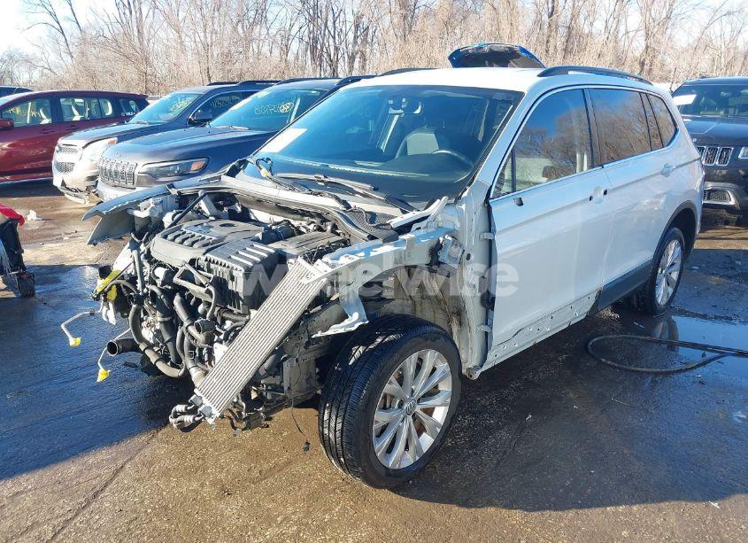 Photo 2 of 2018 Volkswagen Tiguan 2.0T SE/2.0T SEL (VIN 3VV2B7AX3JM072219)